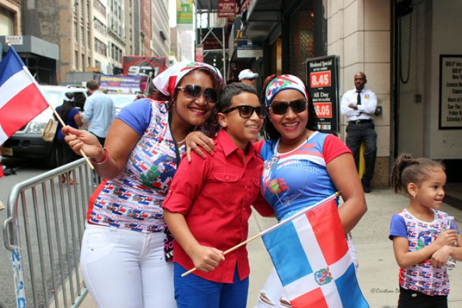 Llenos de alegría y a ritmo de tambor, güira y guitarra, los dominicanos hicieron tronar a la Gran Manzana en su desfile de Manhattan 2013.
