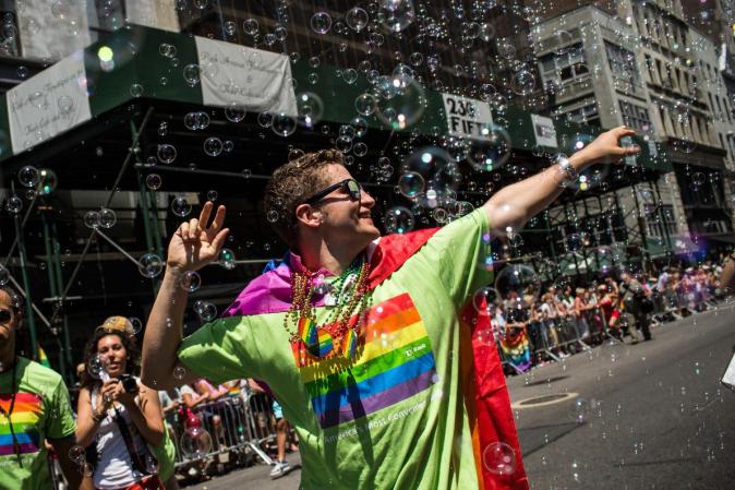 Miles de manifestantes se dieron cita a Nueva York, para celebrar el Desfile del Orgullo Gay, que se celebra todos los años la lujosa Quinta Avenida de Manhattan.
