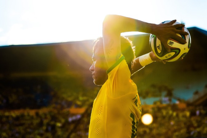 Iniciamos este resumen de semana con esta foto de la estrella brasileña Neymar desde GOIANIA, BRASIL durante el juego contra la selección mexicana.
