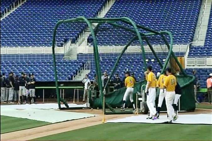 Los equipos de las secundarias Belen y Columbus fueron los encargados de inaugurar el nuevo parque de los Marlins.
