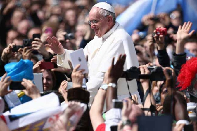 VATICAN CITY, VATICAN - MARCH 31: Pope Francis greets the faithful prior to his first 'Urbi et Orbi' blessing from the balcony of St. Peter's Basilica during Easter Mass on March 31, 2013 in Vatican City, Vatican. Pope Francis delivered his message to the gathered faithful from the central balcony of St. Peter's Basilica in St. Peter's Square after his first Holy week as Pontiff. (Photo by Dan Kitwood/Getty Images)