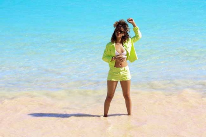 Rihanna, conocida por su voz y por regalar fotos de ella con poca ropa en las redes sociales.