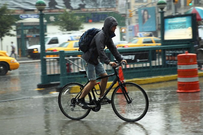 Las fuertes y continuas lluvias causan caos en el área tri-estatal.