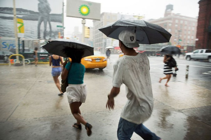 Las fuertes y continuas lluvias causan caos en el área tri-estatal.