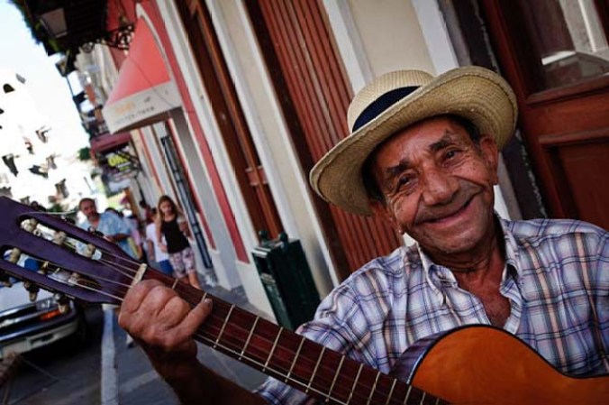 Los trovadores que alegran el paso