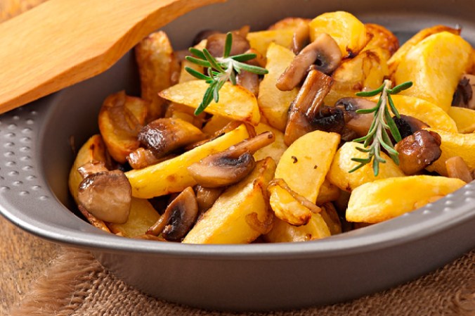 Rico en antioxidantes, y tenerlos en el refrigerador a la mano te permite comerlos solos, en un omelet, o como complemento de infinidad de platillos.