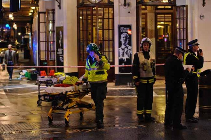 Pesadilla en Londres por el derrumbe del techo de un teatro.