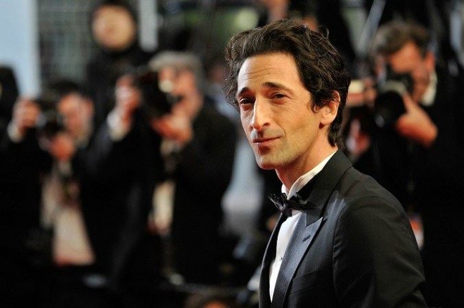 Cobró fama mundial y un Oscar, por su interpretación en “El panista”. Adrien Brody, de 41 años, nació el 14 de abril de 1973 en el barrio de Queens, Nueva York. Es hijo de un profesor de historia judío y de una conocida fotógrafa de origen húngaro.