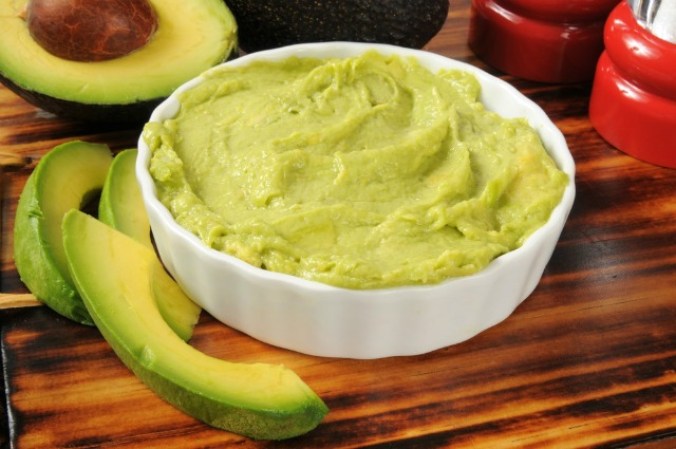 Los aguacates son ricos en L-carnitina, un aminoácido que puede activar el metabolismo, reducir el índice de grasa corporal y disminuir la circunferencia de la cintura.