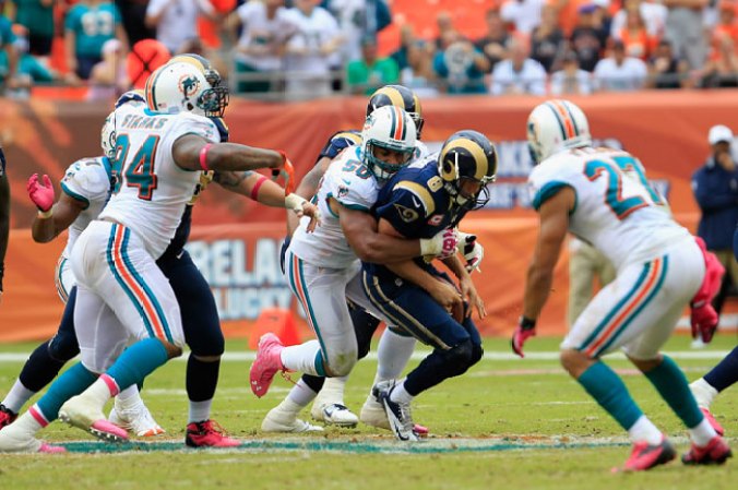 Los Miami Dolphins impusieron su potencia ante los Rams de Saint Louis, con una victoria 17-14.