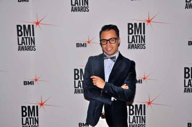 Nuestro fotógrafo Armando Mariscal, de Telemundo Las Vegas, lució un look moderno.