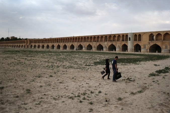 Las fronteras occidentales de Irán son con Turquía, en el norte, e Irak, en el sur, terminando en el río Shatt al-Arab.
