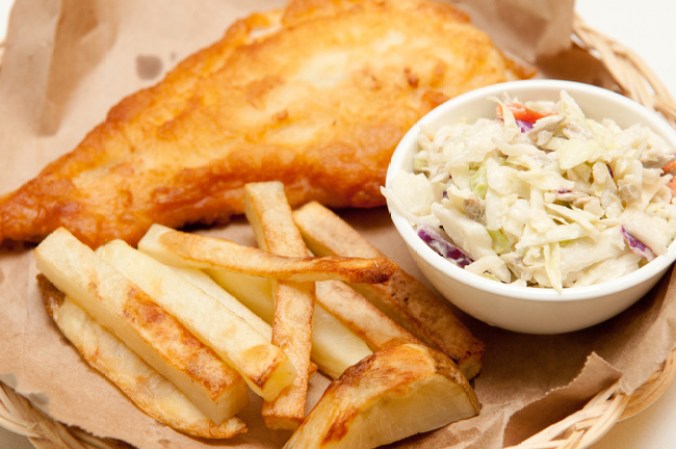 Ensalada de repollo (coleslaw).<br />Pero este agregado puede llegar a tener más calorías que el mismo plato por la gran cantidad de mayonesa que lleva. Una porción pequeña (128 gramos) tiene 260 calorías. No es un buen acompañamiento.