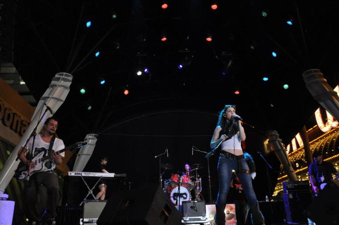 Su reconocible sonido de instrumentos melódicos e influencias electrónicas les han valido nominaciones a los MTV Video Music Awards Latin American y a los Grammy latinos.