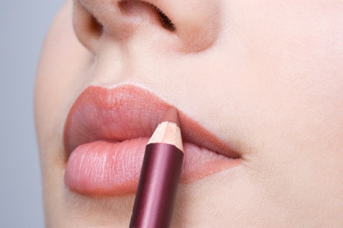 Delineador de labios diferente al color del lipstick