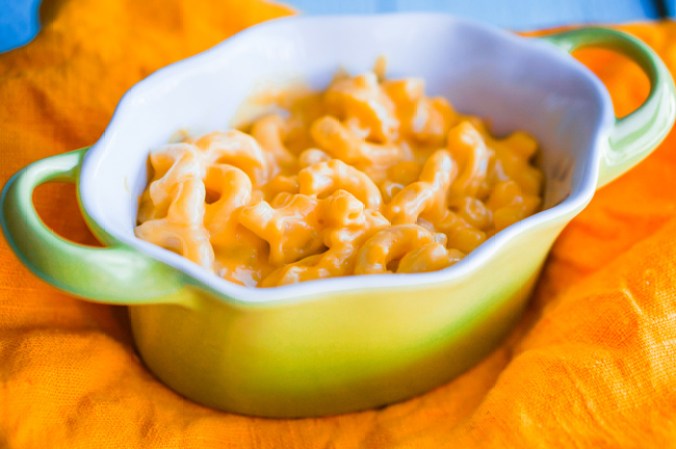 Nada mas delicioso para derretir el corazón que un buen tazón de macarrón con queso.
