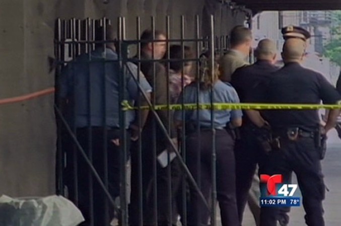 Un estudiante de 14 años perdió la vida tras un violento ataque en las afueras de la escuela Joseph Wade Middle School, en el Bronx.