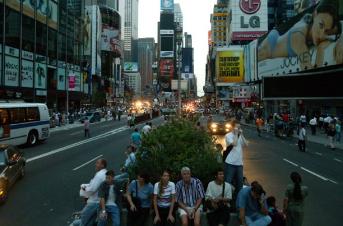 La ciudad de Nueva York recordó el apagón masivo que dejó a la capital del mundo a oscuras en el 2003, causando pánico y un caos masivo.