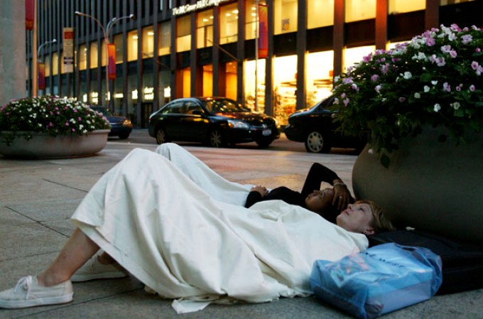 La ciudad de Nueva York recordó el apagón masivo que dejó a la capital del mundo a oscuras en el 2003, causando pánico y un caos masivo.