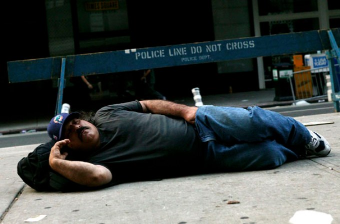 La ciudad de Nueva York recordó el apagón masivo que dejó a la capital del mundo a oscuras en el 2003, causando pánico y un caos masivo.