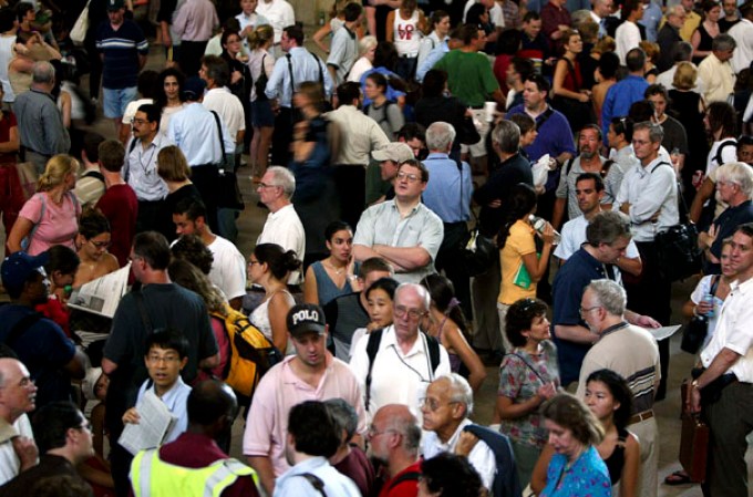 La ciudad de Nueva York recordó el apagón masivo que dejó a la capital del mundo a oscuras en el 2003, causando pánico y un caos masivo.
