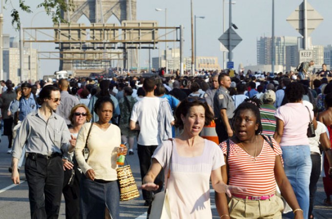 La ciudad de Nueva York recordó el apagón masivo que dejó a la capital del mundo a oscuras en el 2003, causando pánico y un caos masivo.