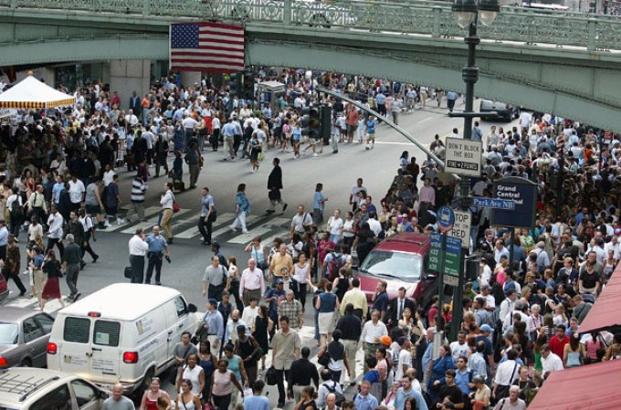 La ciudad de Nueva York recordó el apagón masivo que dejó a la capital del mundo a oscuras en el 2003, causando pánico y un caos masivo.
