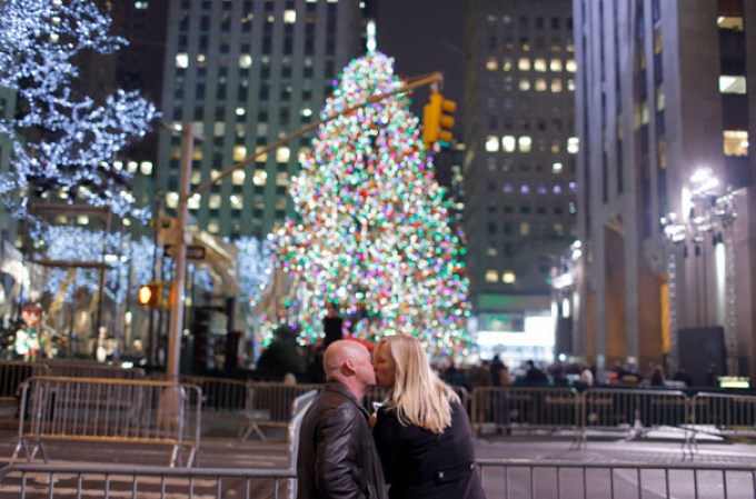 5 DE DICIEMBRE, 2013: Miles se dieron cita a la Plaza Rockefeller para presenciar la encendida del árbol navideño que despedirá al 2013.