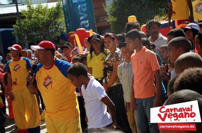 Imágenes del Carnaval Vegano 2014 desde la Vega, República Dominicana.