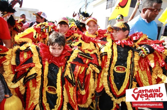 Imágenes del Carnaval Vegano 2014 desde la Vega, República Dominicana.