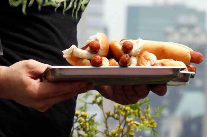 Los perros calientes.