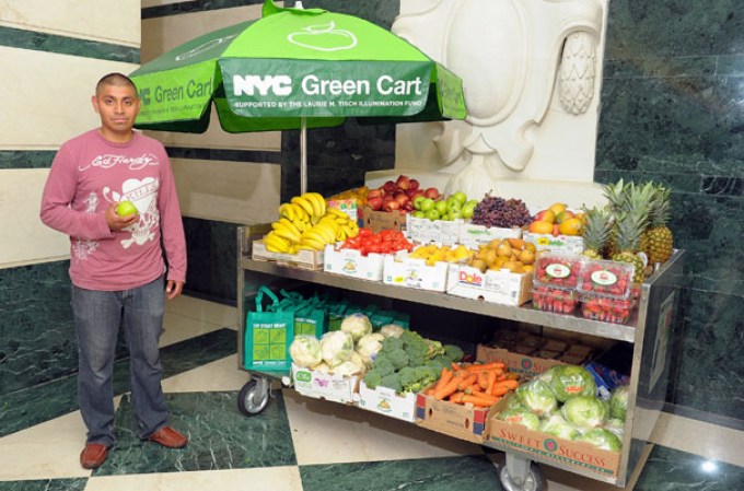 Varios neoyorquinos prefieren las frutas.