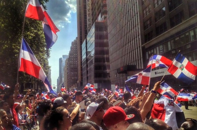 Cientos de miles de personas tomaron las calles de Nueva York para festejar el Gran Desfile Nacional Dominicano, una cita ya clásica y que cada año llena la Sexta avenida de música y colorido.