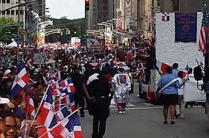 Cientos de miles de personas tomaron las calles de Nueva York para festejar el Gran Desfile Nacional Dominicano, una cita ya clásica y que cada año llena la Sexta avenida de música y colorido.