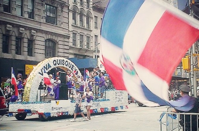 Cientos de miles de personas tomaron las calles de Nueva York para festejar el Gran Desfile Nacional Dominicano, una cita ya clásica y que cada año llena la Sexta avenida de música y colorido.