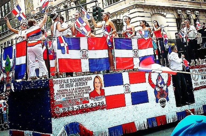 Cientos de miles de personas tomaron las calles de Nueva York para festejar el Gran Desfile Nacional Dominicano, una cita ya clásica y que cada año llena la Sexta avenida de música y colorido.