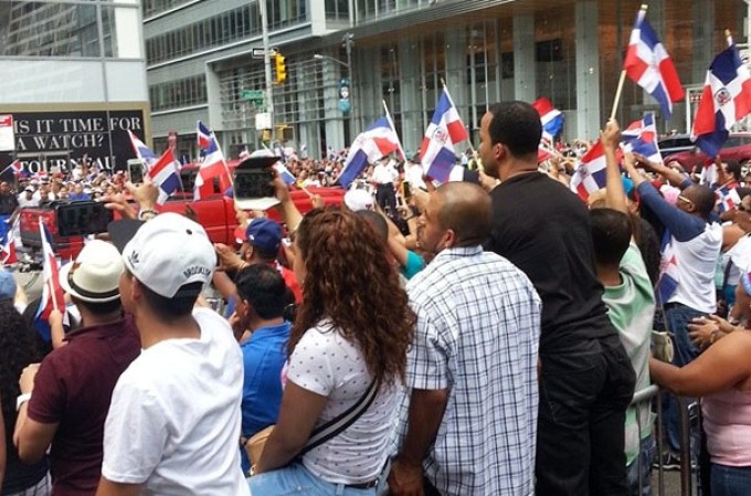 Cientos de miles de personas tomaron las calles de Nueva York para festejar el Gran Desfile Nacional Dominicano, una cita ya clásica y que cada año llena la Sexta avenida de música y colorido.