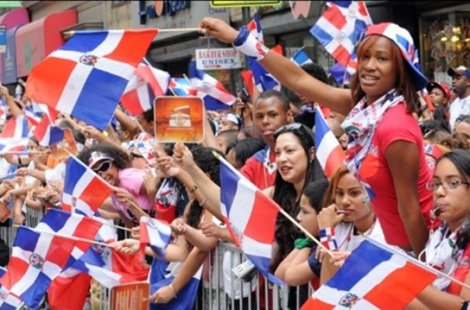 Cientos de miles de personas tomaron las calles de Nueva York para festejar el Gran Desfile Nacional Dominicano, una cita ya clásica y que cada año llena la Sexta avenida de música y colorido.