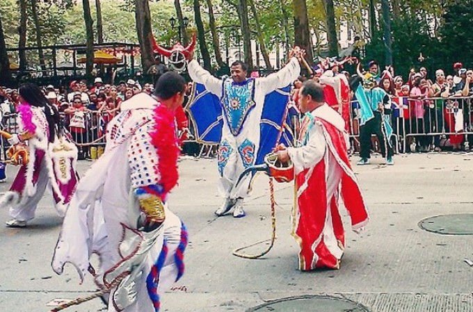 Cientos de miles de personas tomaron las calles de Nueva York para festejar el Gran Desfile Nacional Dominicano, una cita ya clásica y que cada año llena la Sexta avenida de música y colorido.