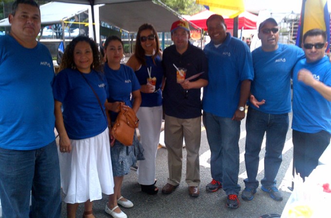 Luis Alejandro Medina y Yolanda Vásquez fueron homenajeados en el festival colombiano del condado de Hudson, el cual fue celebrado en el Exchange Place Park de Jersey City.