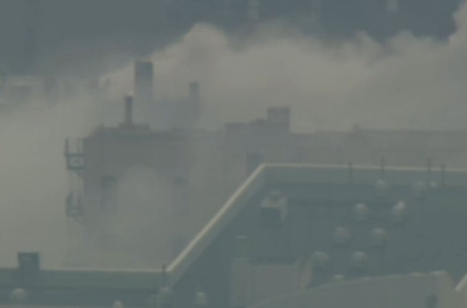 Las autoridades reportan el colapso de un edificio tras una fuerte explosión en Manhattan.