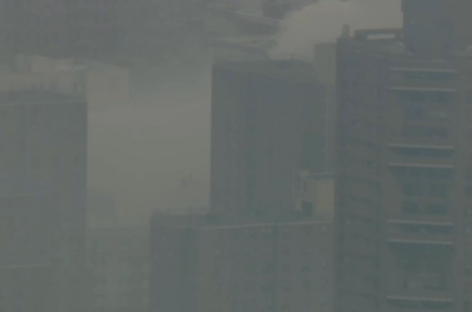Las autoridades reportan el colapso de un edificio tras una fuerte explosión en Manhattan.