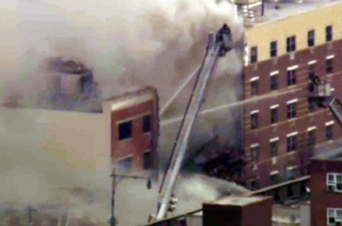 Las autoridades reportan el colapso de un edificio tras una fuerte explosión en Manhattan.