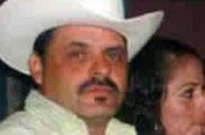 El padre de Emma, Inés Coronel, murió en julio de 2010, tras un tiroteo con la policía en México.