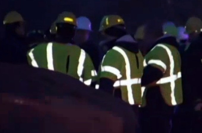 Las autoridades dijeron que la explosión se produjo mientras trabajadores de la compañía PSE&G trataban de reparar una línea de gas dañada.