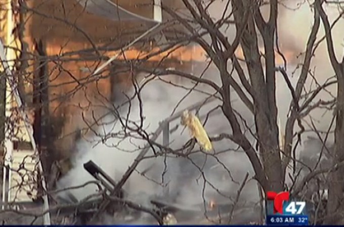 Una poderosa explosión a causa de un escape de gas deja vasta destrucción, heridos y un muerto, en Nueva Jersey.