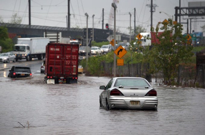 Varios sectores de Nueva York y Nueva Jersey quedan inundados de agua tras ser azotados por lluvias torrenciales.
