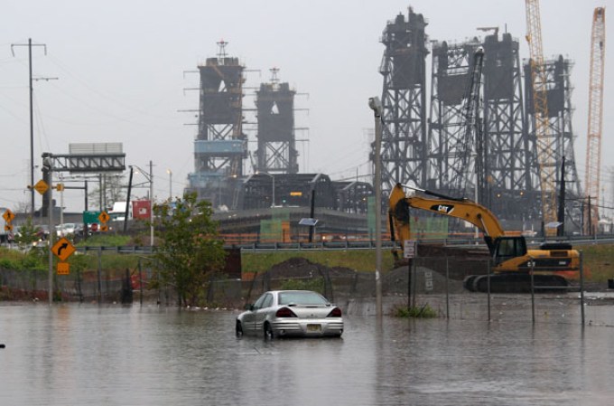 Varios sectores de Nueva York y Nueva Jersey quedan inundados de agua tras ser azotados por lluvias torrenciales.