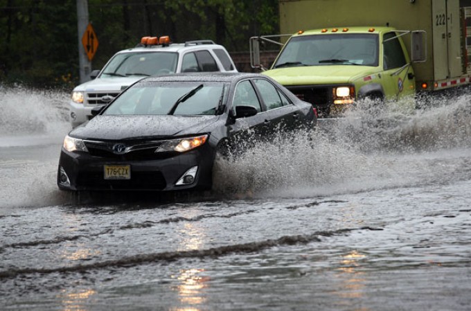 Varios sectores de Nueva York y Nueva Jersey quedan inundados de agua tras ser azotados por lluvias torrenciales.