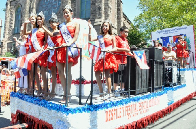 SEPTIEMBRE, 2013: He aquí un recuento en fotos del gran Desfile Dominicano de Paterson 2013.